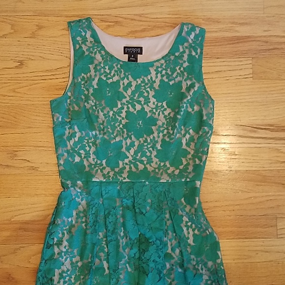 Green lace dress - Picture 3 of 5